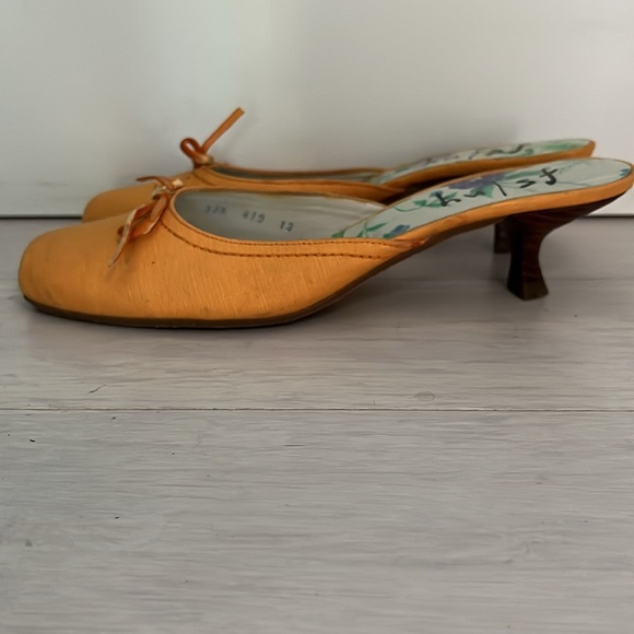 French Sole NY Orange kitten heel mules - Picture 3 of 6